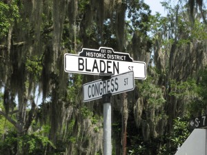 Vintage-style street signs being installed in Beaufort’s Historic District